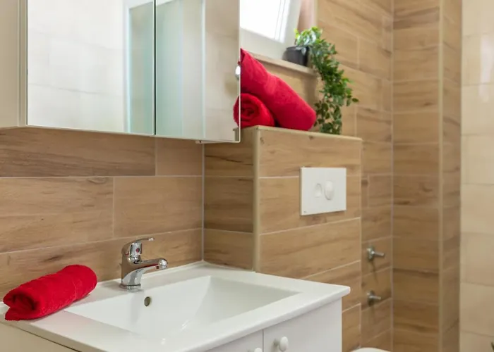 Andela 2 Макарська