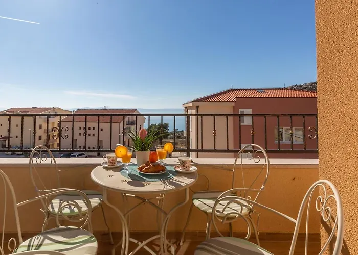 Andela 2 * Макарська