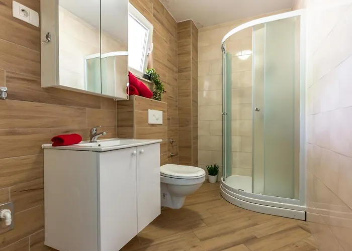 Andela 2 * Макарська