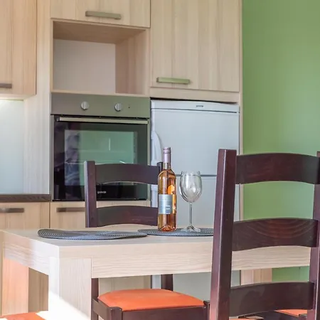 Andela 2 * מאקרסקה